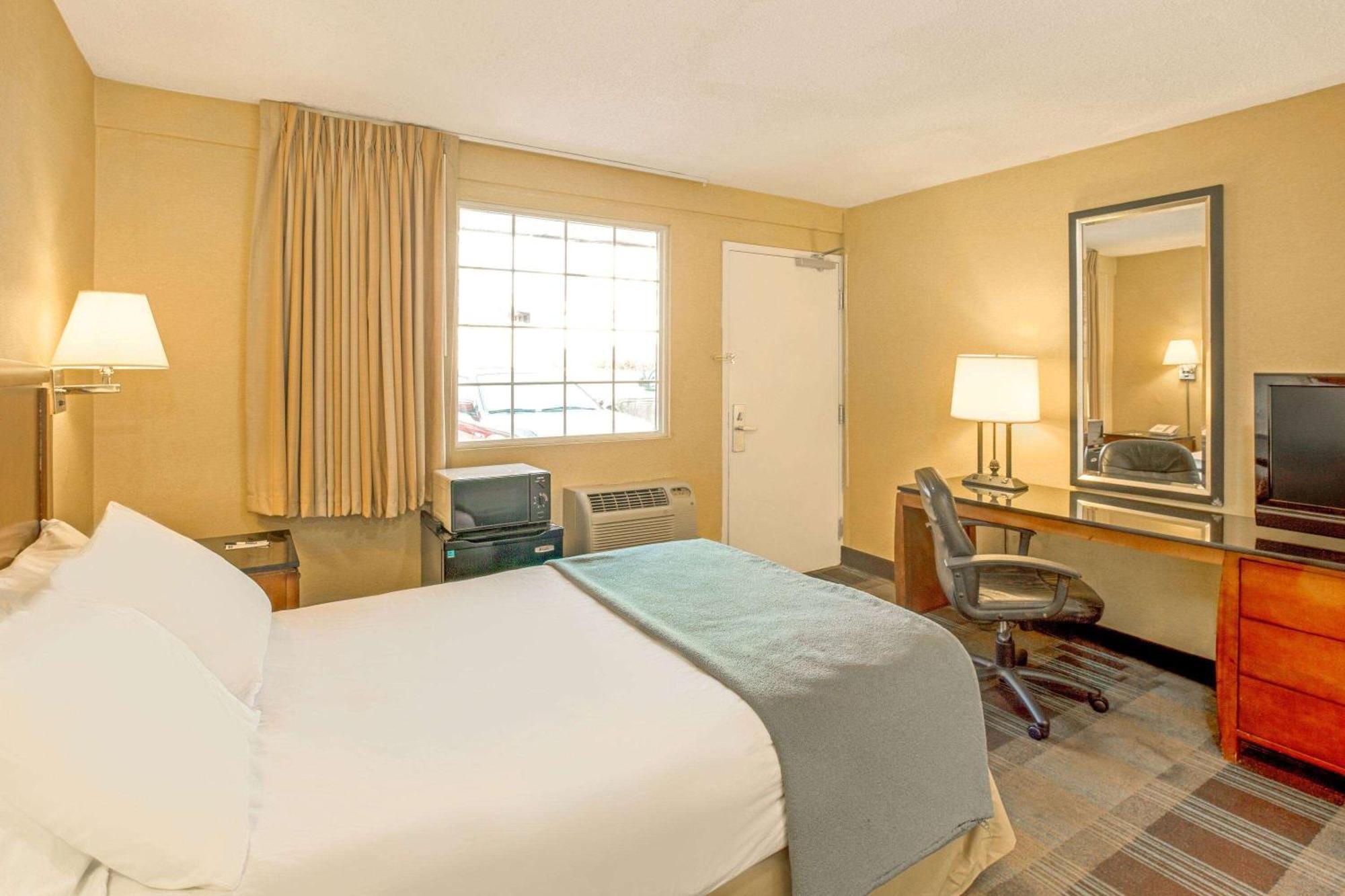 ทราเวลลอดจ์ บาย วินด์แฮม ซิลเวอร์สปริง Hotel ภายนอก รูปภาพ