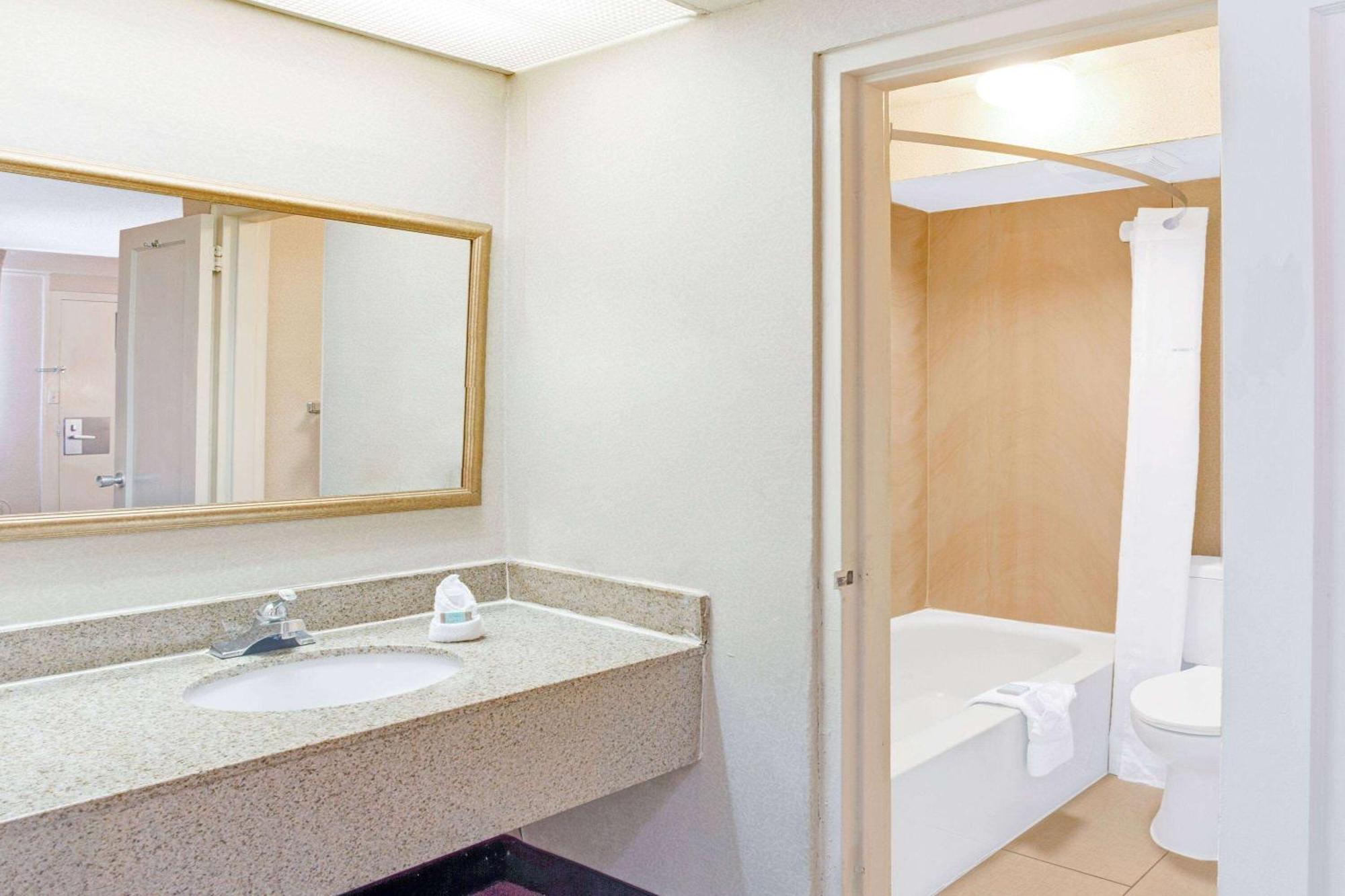 ทราเวลลอดจ์ บาย วินด์แฮม ซิลเวอร์สปริง Hotel ภายนอก รูปภาพ