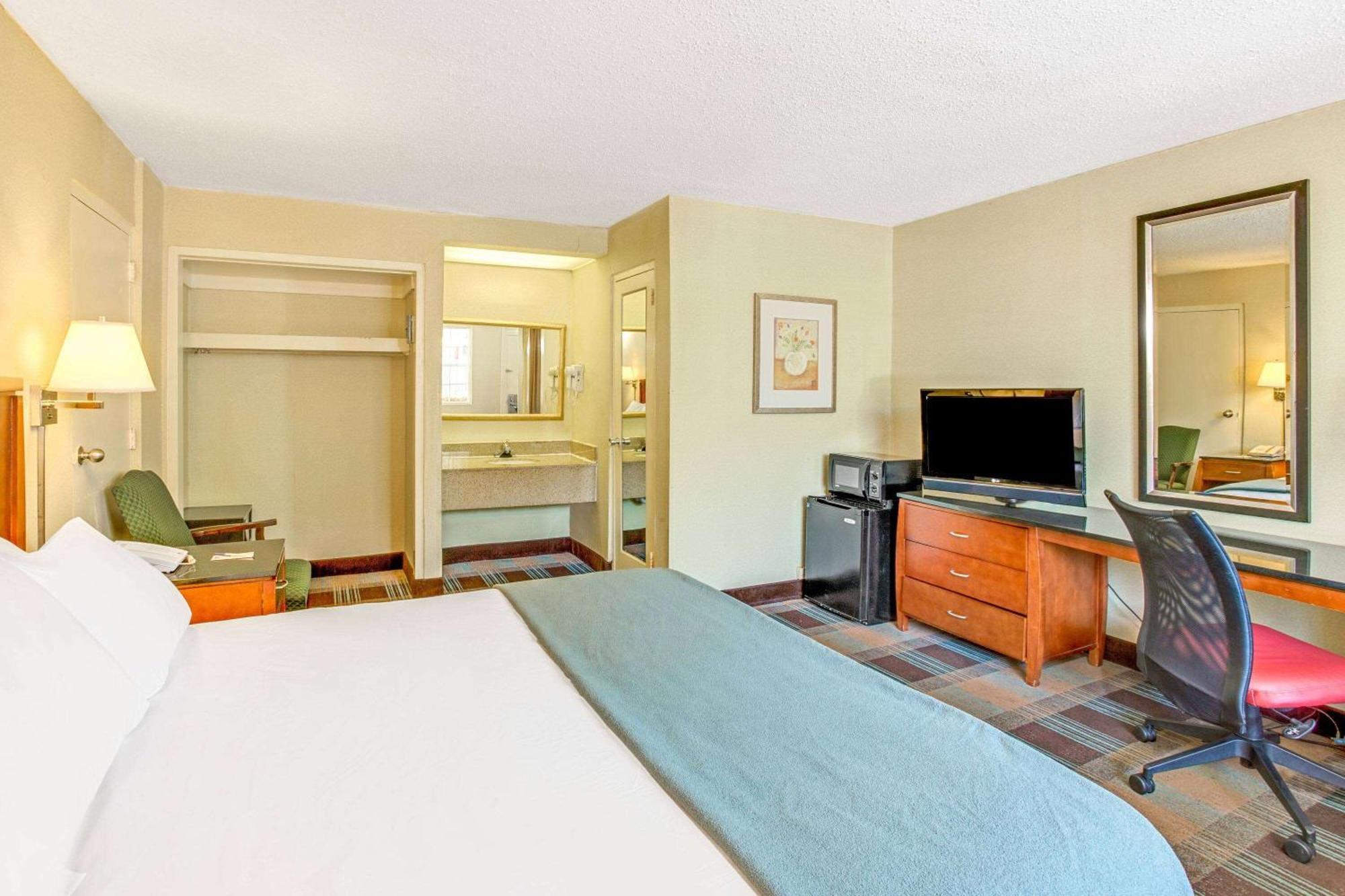 ทราเวลลอดจ์ บาย วินด์แฮม ซิลเวอร์สปริง Hotel ภายนอก รูปภาพ