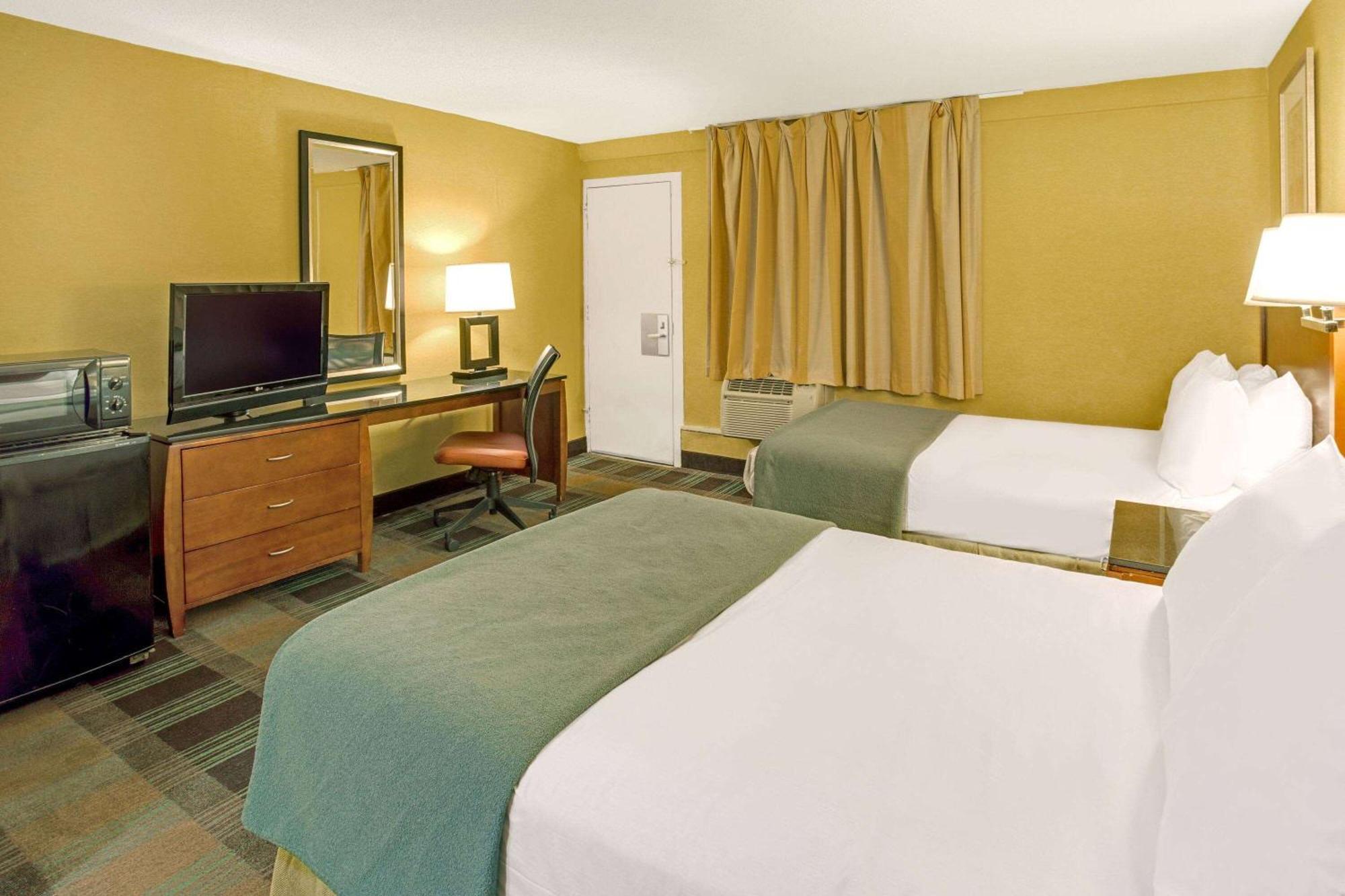 ทราเวลลอดจ์ บาย วินด์แฮม ซิลเวอร์สปริง Hotel ภายนอก รูปภาพ