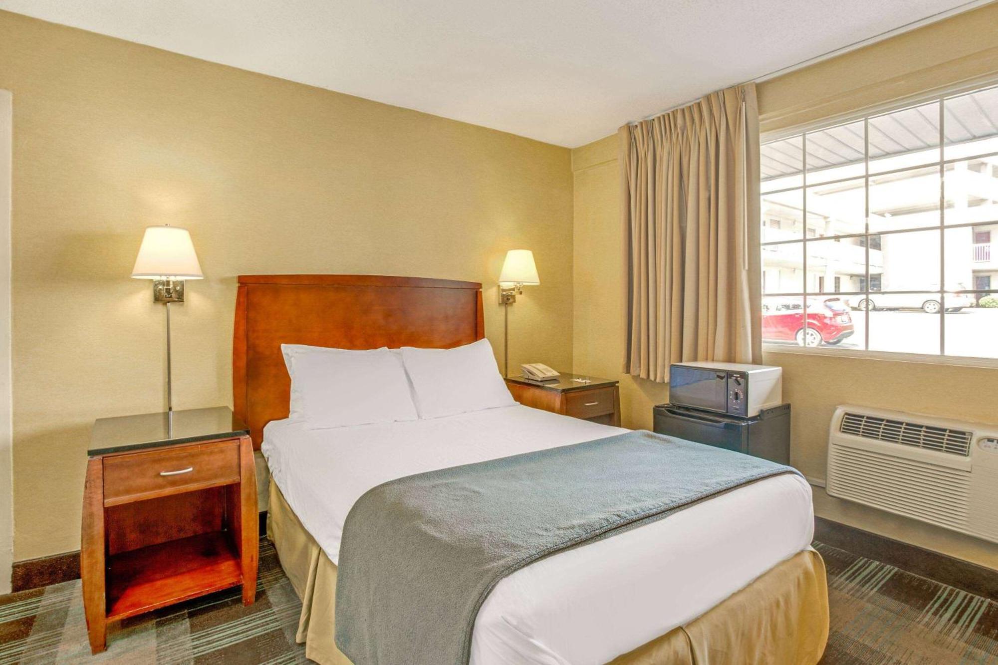 ทราเวลลอดจ์ บาย วินด์แฮม ซิลเวอร์สปริง Hotel ภายนอก รูปภาพ
